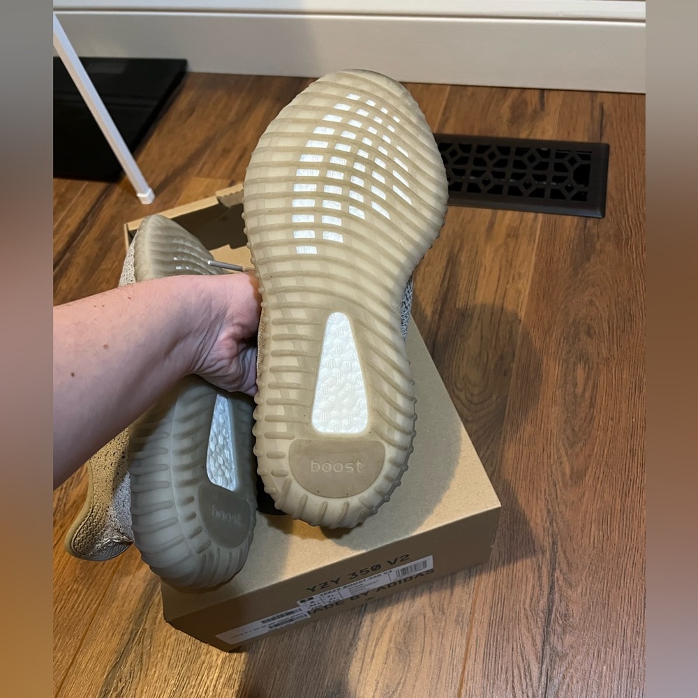 Adidas Yeezy 350 - Picture 5 of 6